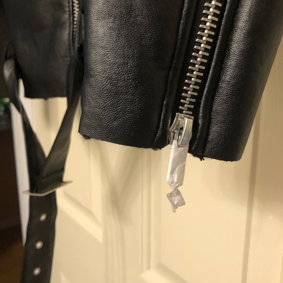 AMAZING vegan leather lined moto jacket! - Picture 5 of 5